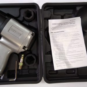RT-5560K Пневмогайковерт 3/4", 1220Нм c набором головок